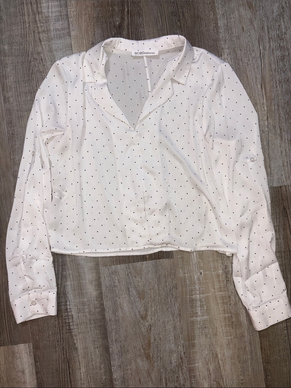 BCBGeneration White Polka Dot V-Neck Long Sleeve Top